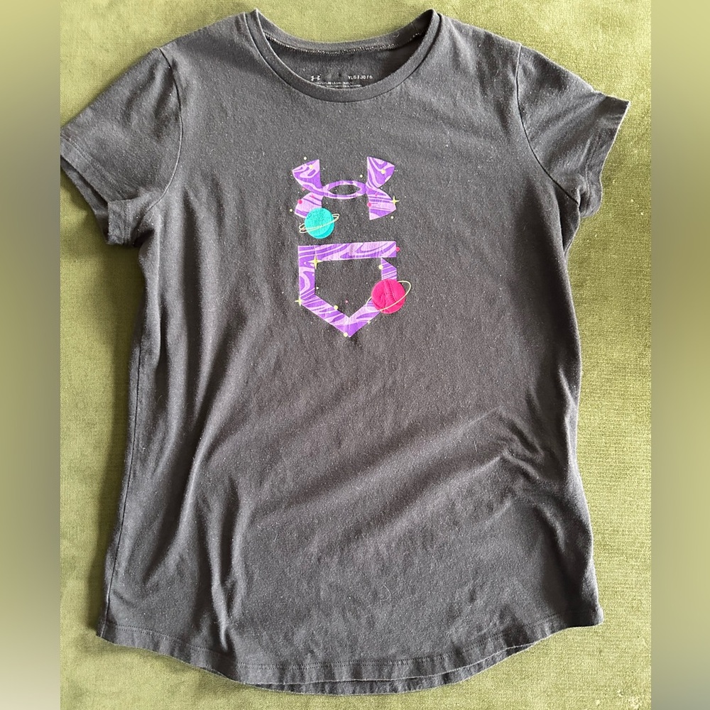 Girls under armour graphic tee